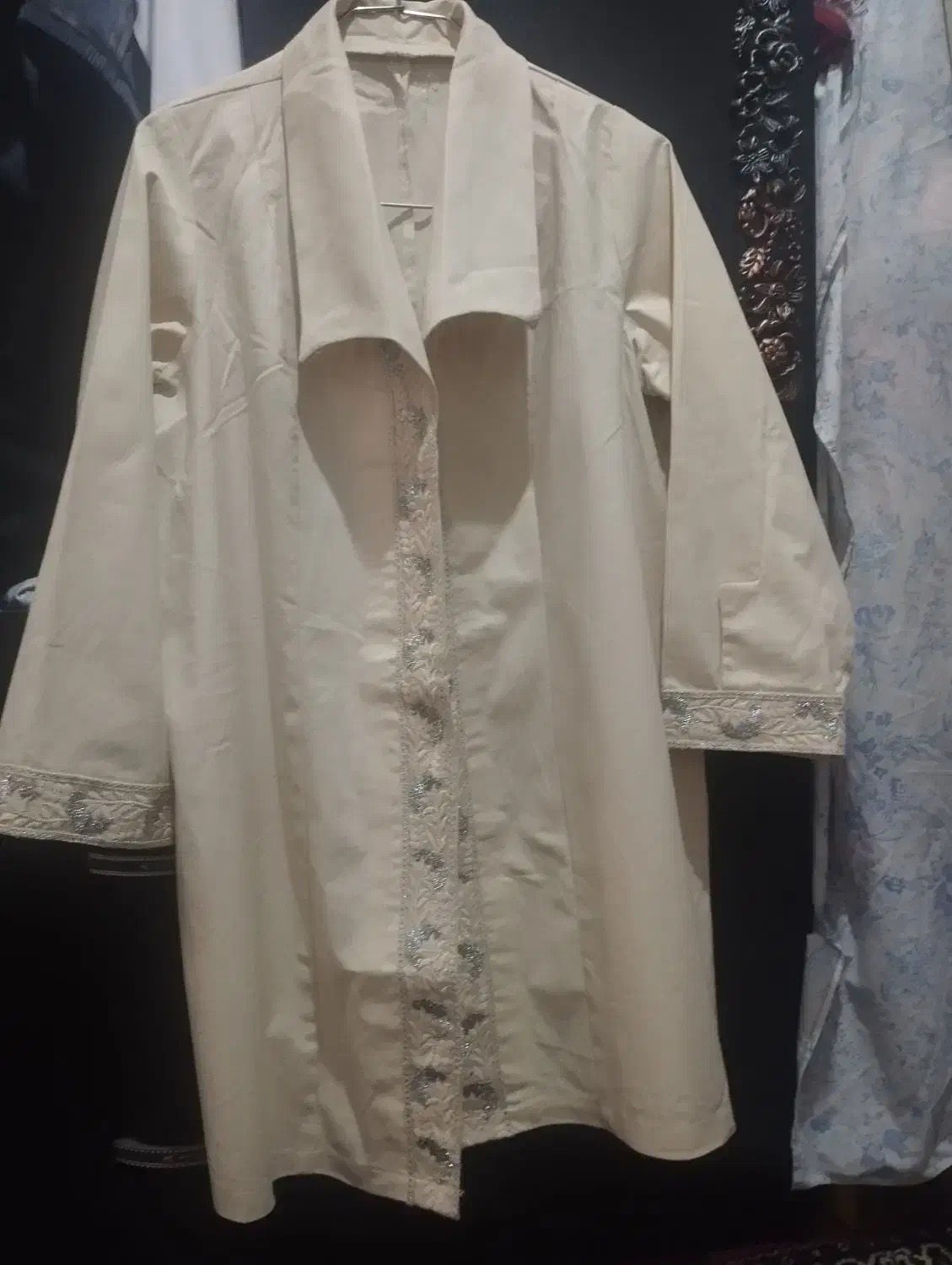 مانتویراق دار|لباس|مشگین شهر, |دیوار