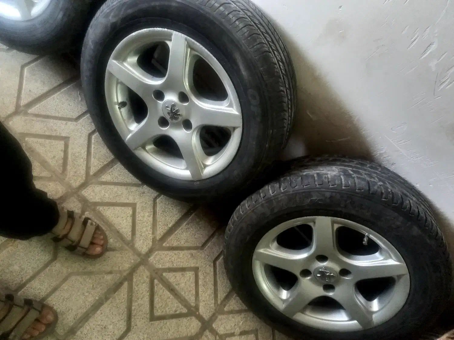 ۴ حلقه رینگ و لاستیک ۵ پر سایز ۱۵ لاستیک ۶۰ درصد|قطعات یدکی و لوازم جانبی|مشهد, سرافرازان|دیوار