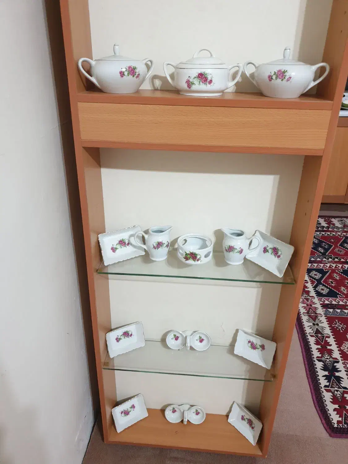 گلسرخی|کلکسیون اشیاء عتیقه|پیربازار, |دیوار