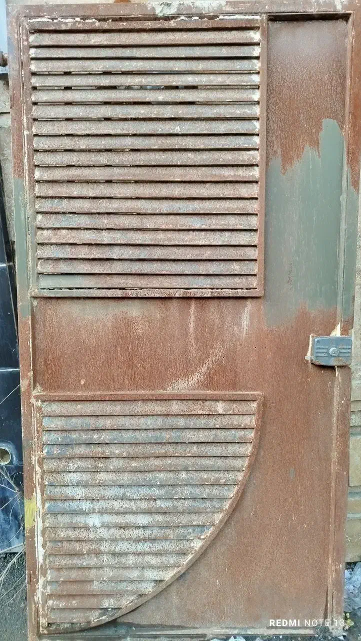 درب اهنی سالم بسیار سنگین|مصالح و تجهیزات ساختمان|رشت, گلسار|دیوار