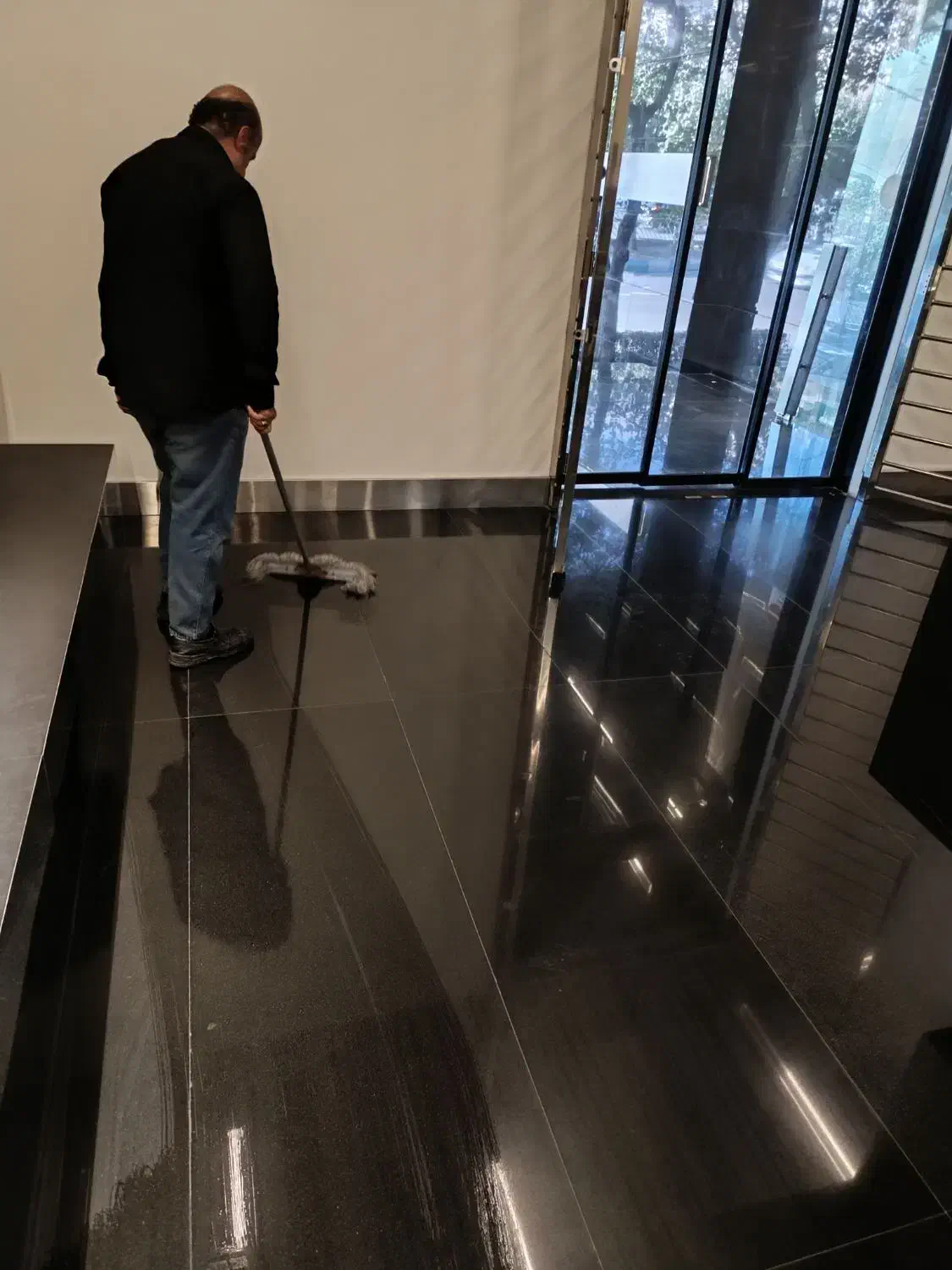 نیرو نظافتی و لابی من بازنشسته|استخدام سرایداری و نظافت|تهران, قیطریه|دیوار