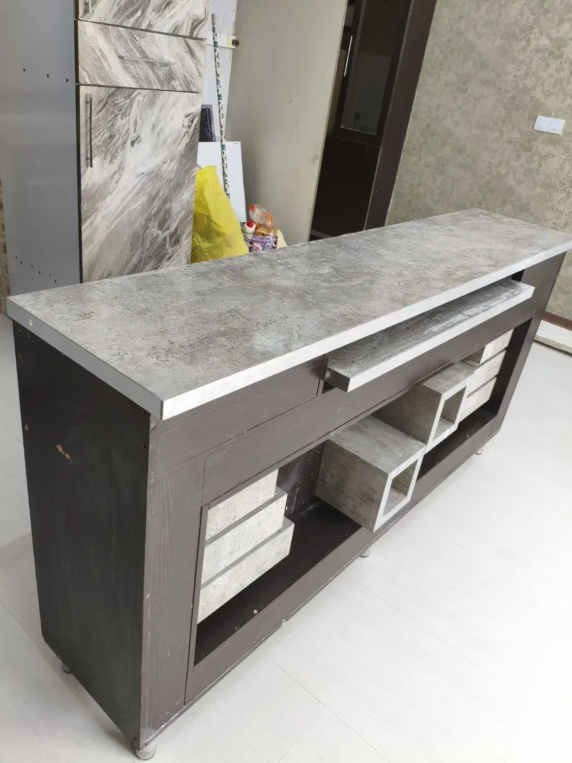 میز اوپن دارای کابینت|میز و صندلی غذاخوری|صدرا-فارس, فاز ۱|دیوار