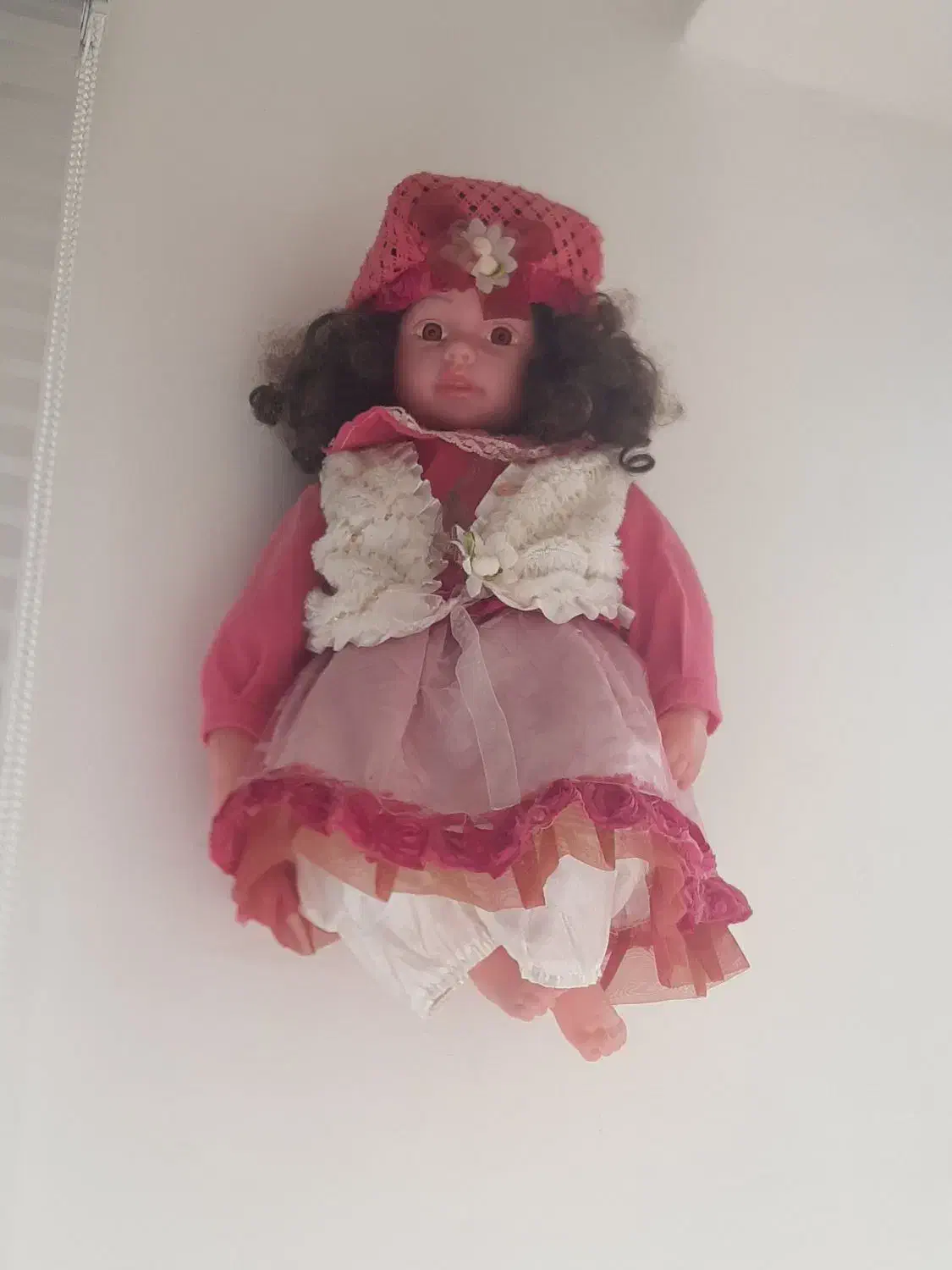 عروسک|اسباب‌بازی بچه|اردبیل, |دیوار