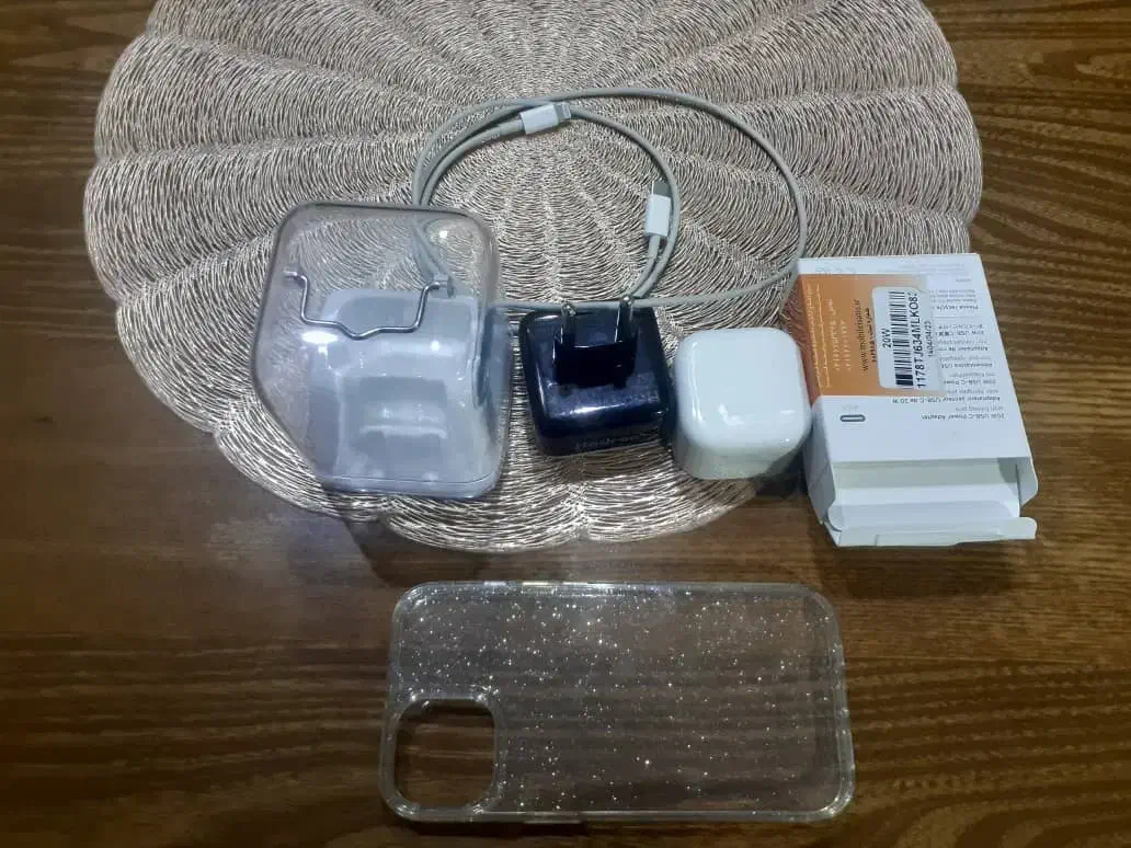 یک عدد شارژر و آداپتور|لوازم جانبی موبایل و تبلت|برخوار, |دیوار