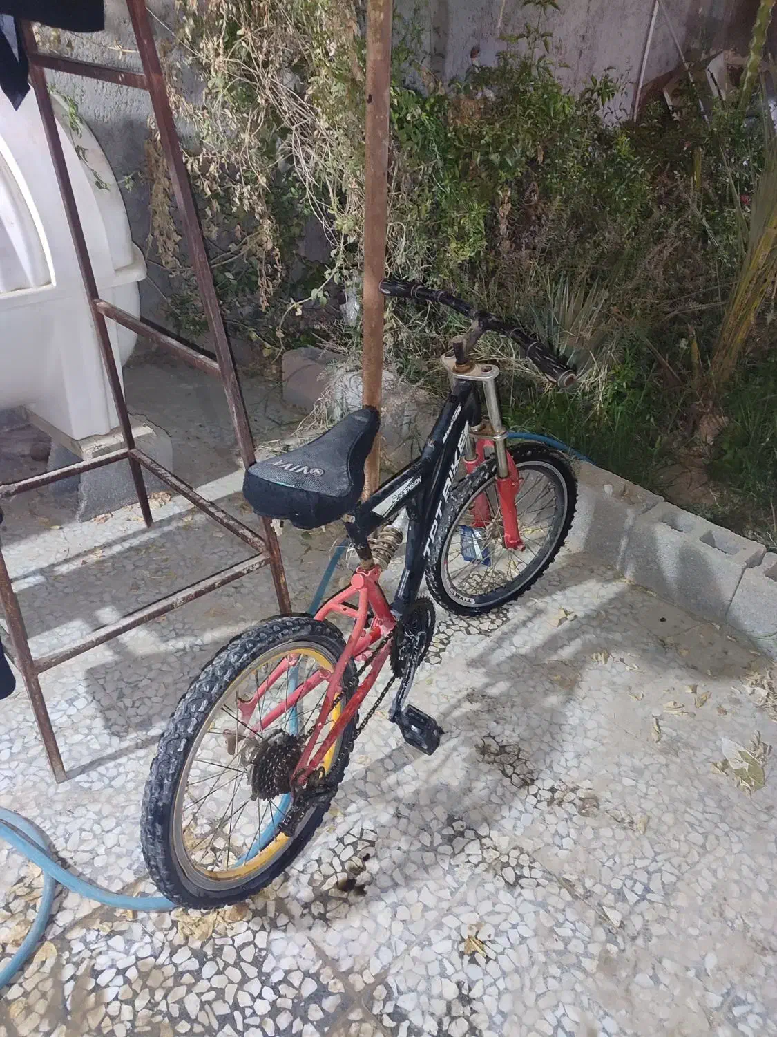 دوچرخه|دوچرخه، اسکیت، اسکوتر|اهرم, |دیوار