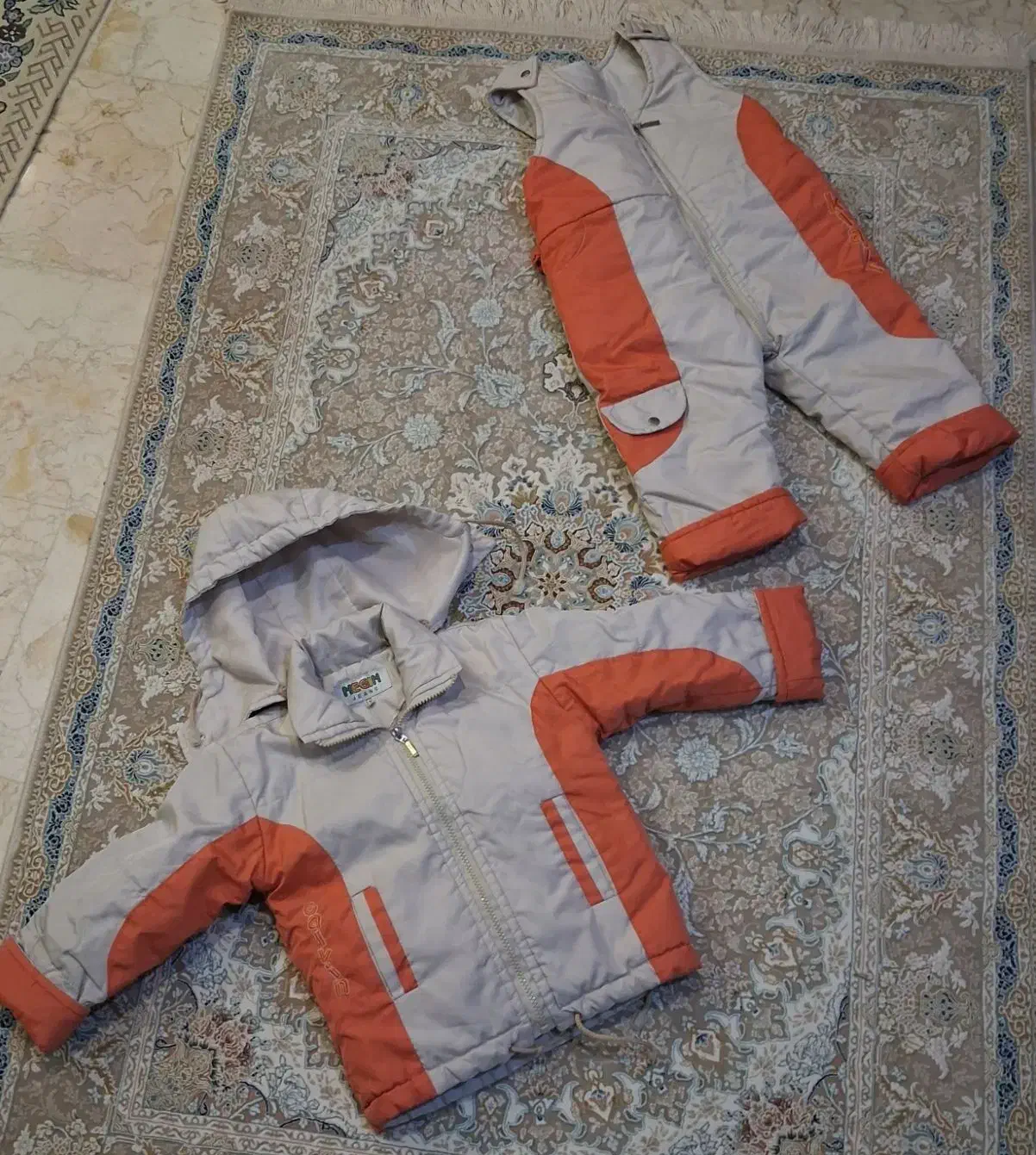 کاپشن سرهمی بچگانه باتعدادی اسباب‌بازی رایگان|کفش و لباس بچه|تهران, جنت‌آباد جنوبی|دیوار