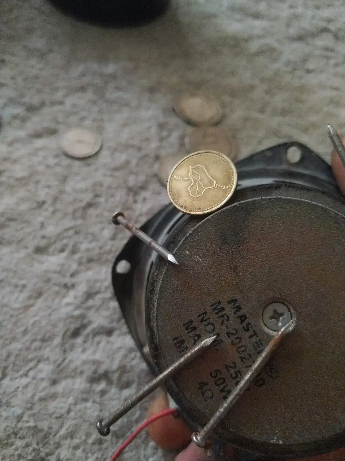 سکه 50 دینار عراقی جذب آهنربا دارد|کلکسیون سکه، تمبر، اسکناس|برخوار, |دیوار