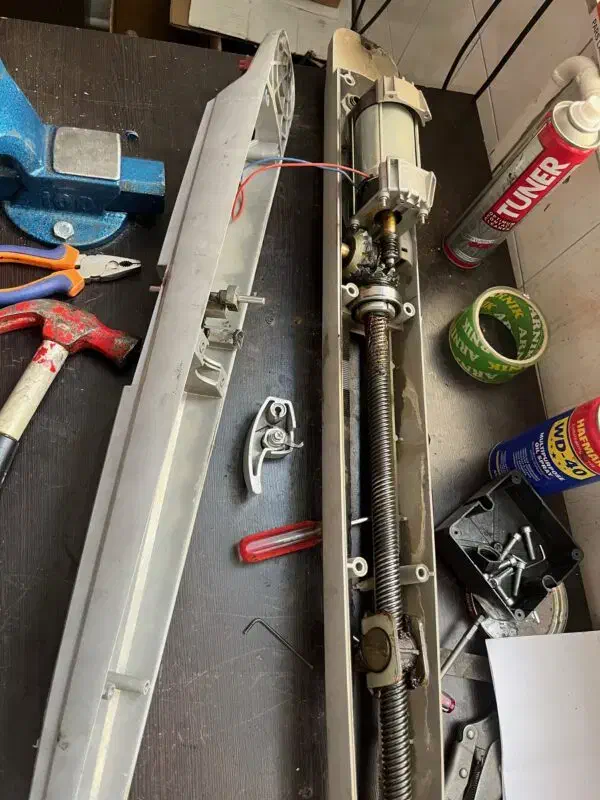 نصب و تعمیر جک پارکینگ و درب های ریلی و کرکره برقی|خدمات پیشه و مهارت|تهران, دزاشیب|دیوار