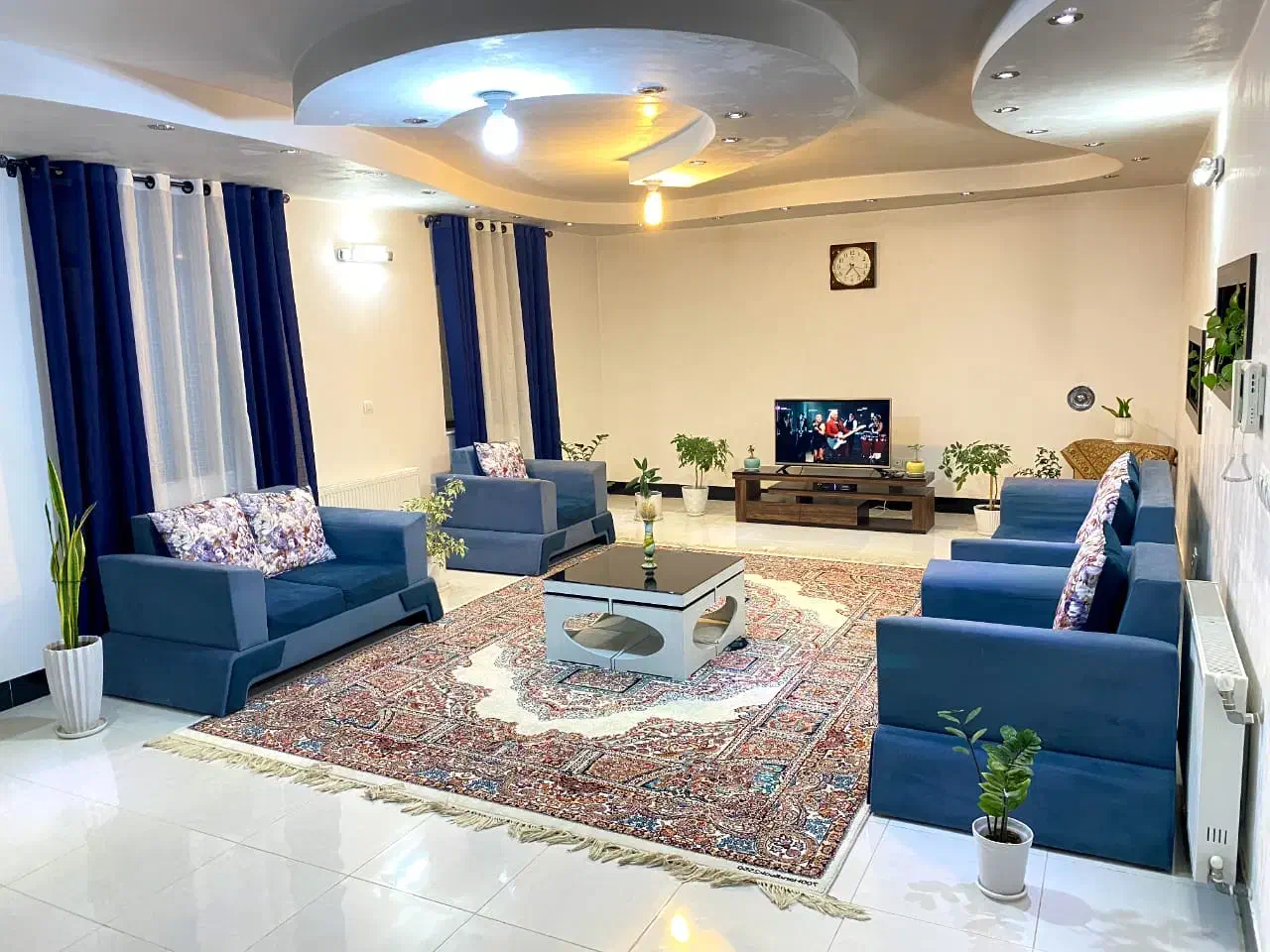 مبله شیک صدرا|اجارهٔ کوتاه‌مدت آپارتمان و سوئیت|شیراز, شهرک گلستان شمالی|دیوار