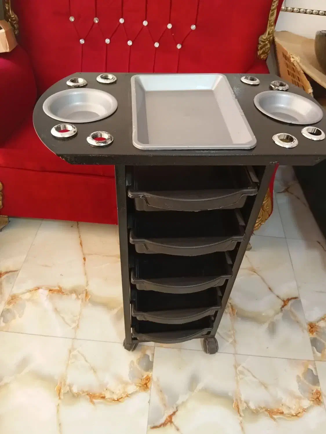 باسلام یک صندلی مخمل گردون وجک دار|آرایشگاه و سالن‌های زیبایی|خسروشاه, |دیوار