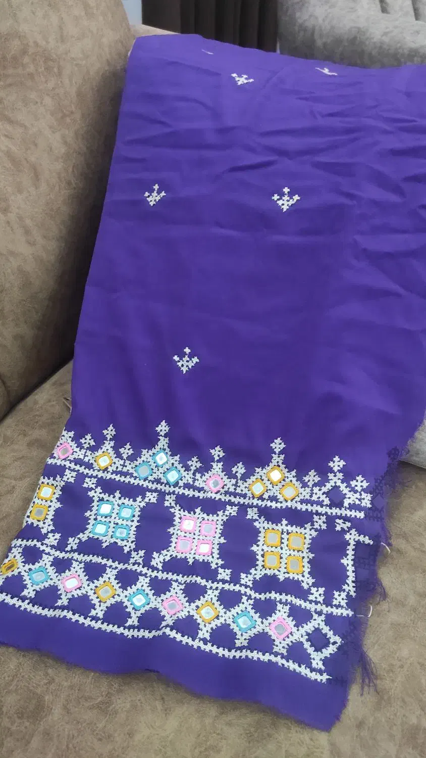 لباس پلیواری|لباس|سراوان, |دیوار