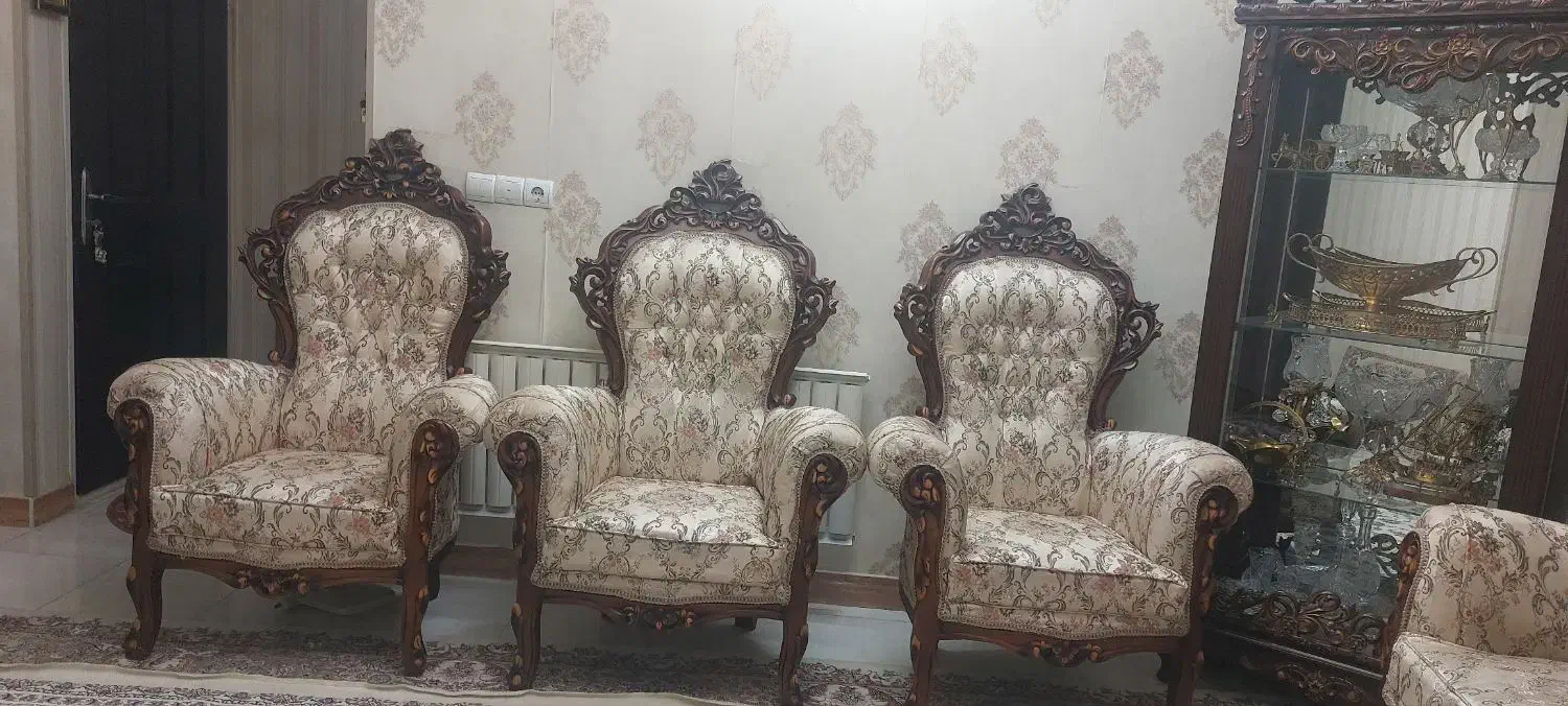 مبلمان سلطنتی 9 نفره همراه با کاور و میز عسلی|مبلمان خانگی و میز عسلی|قزوین, |دیوار