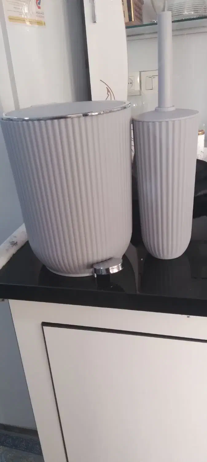 سطل پدالی وفرچه توالت|لوازم نظافت|همدان, |دیوار