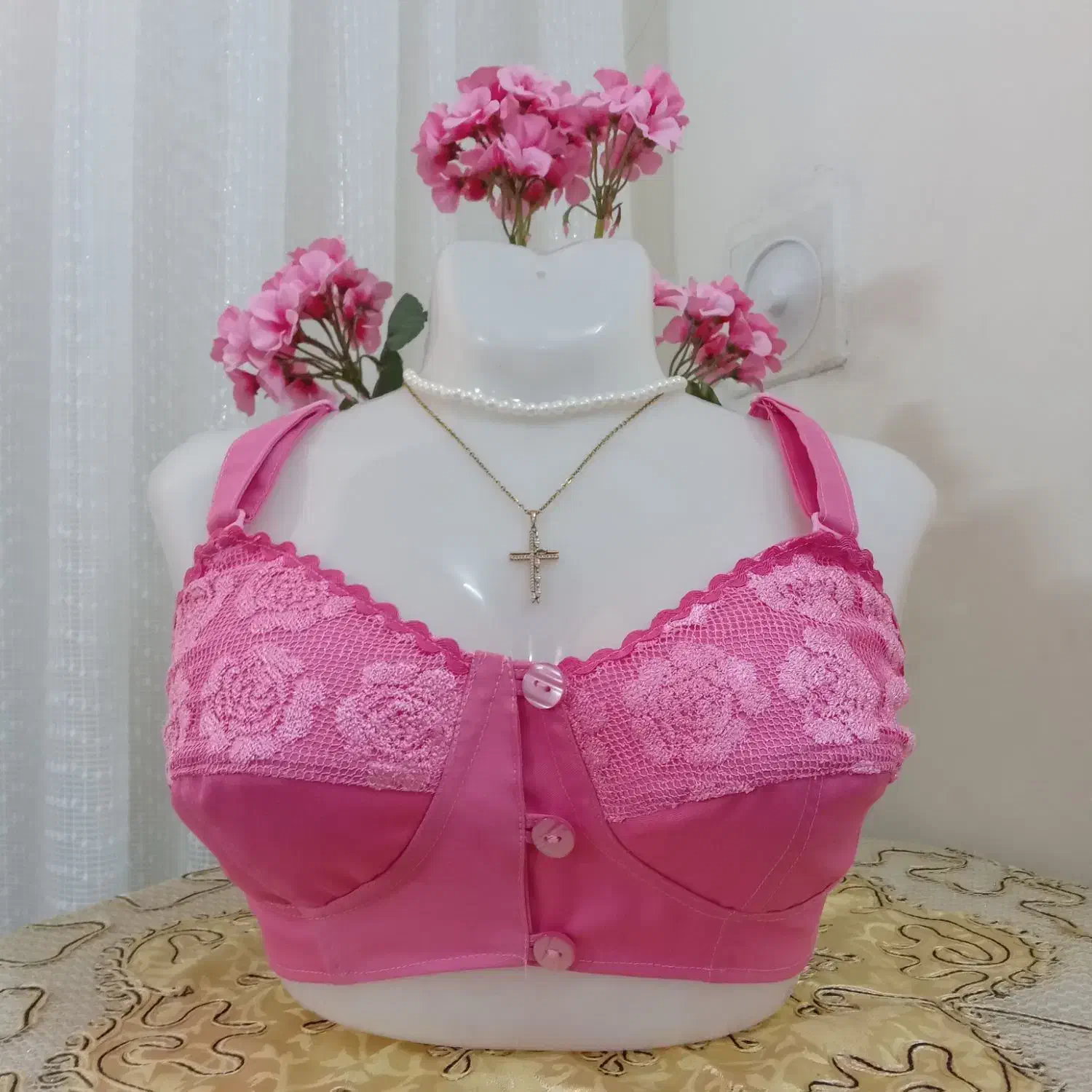 لباس زیر دوختنی جلو دکمه|لباس|نیشابور, گنبد سبز|دیوار