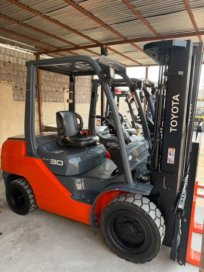 لیفتراک ۳ تن تویوتا دیزل|خودرو سنگین|ری, دولت‌آباد|دیوار