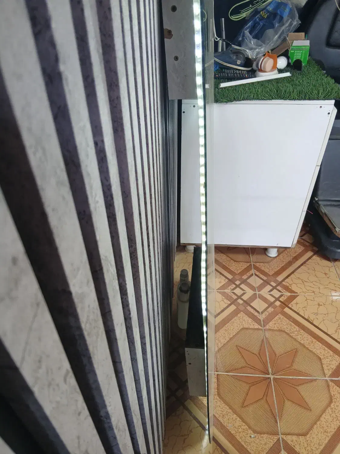 اینه|آینه|سنندج, |دیوار