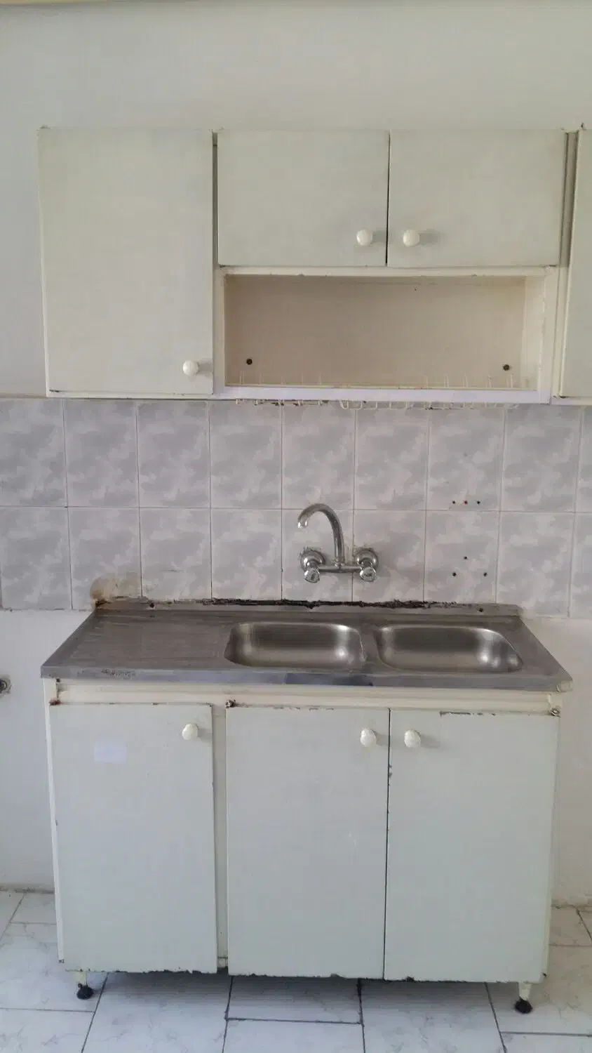 کابینت فلزی دست دوم به همراه سینک و هود|آب‌چکان و نظم‌دهنده ظروف|رشت, پیرکلاچای|دیوار