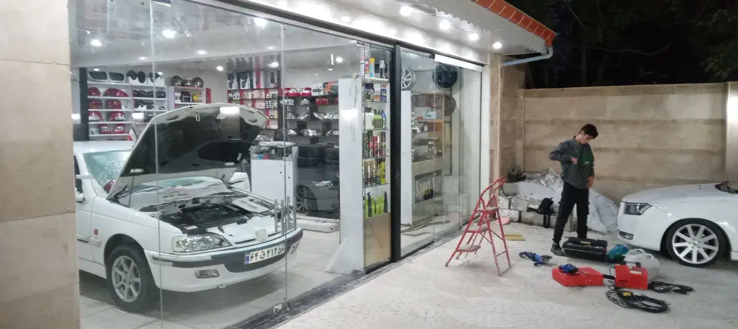 نصاب شیشه سکوریت و کرکره برقی|خدمات پیشه و مهارت|صومعهسرا, |دیوار