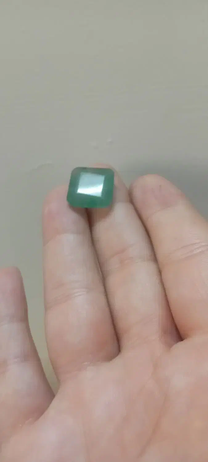 یک قطعه زمرد معدنی درشت و جواهری|جواهرات|شیروان (خراسان), |دیوار