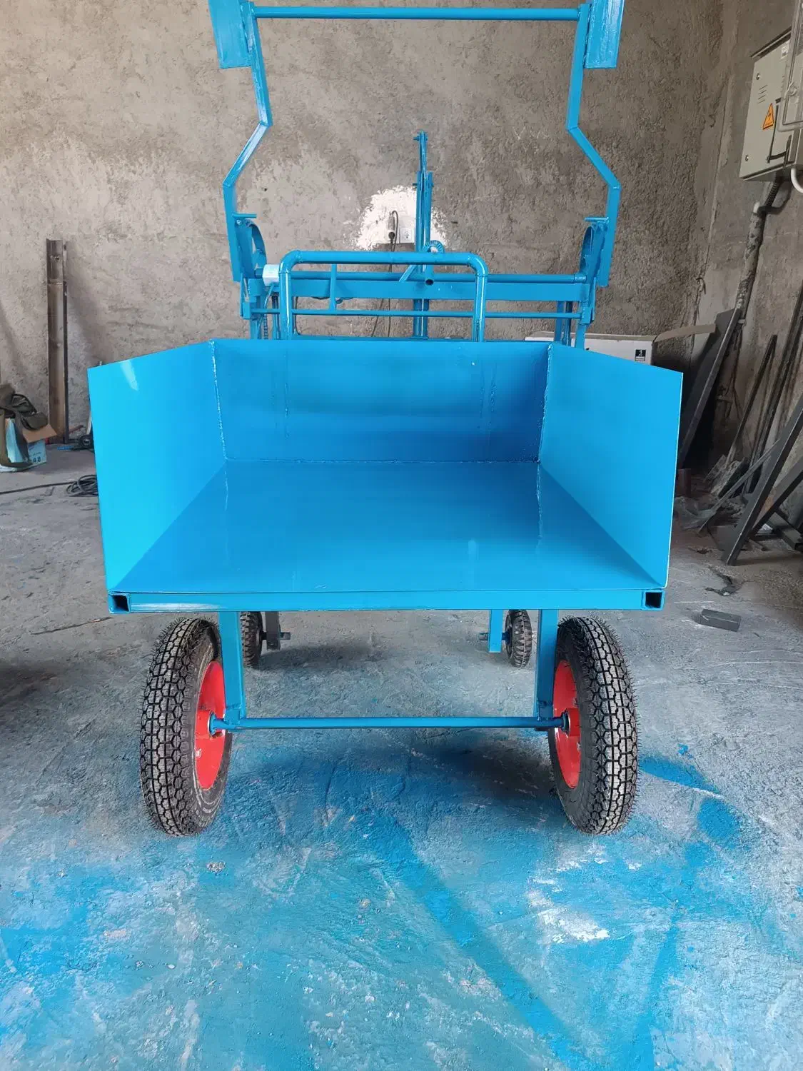 گاری ، فرغون چهار چرخ|ماشین‌آلات صنعتی|مود, |دیوار