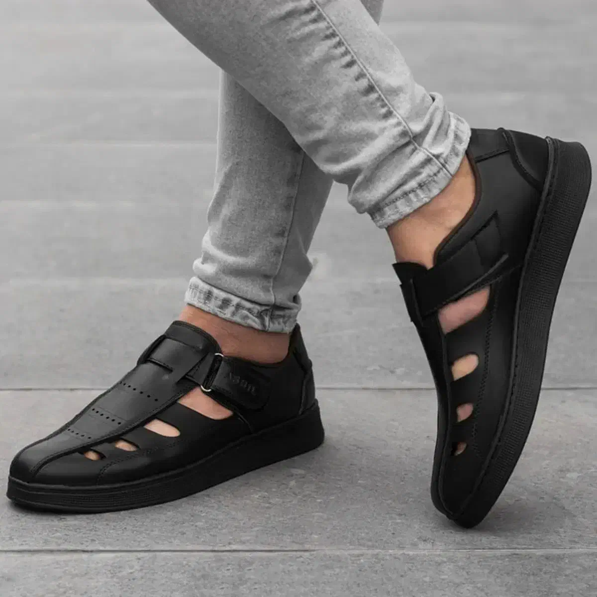 صندل|کیف، کفش، کمربند|رشت, پل تالشان|دیوار