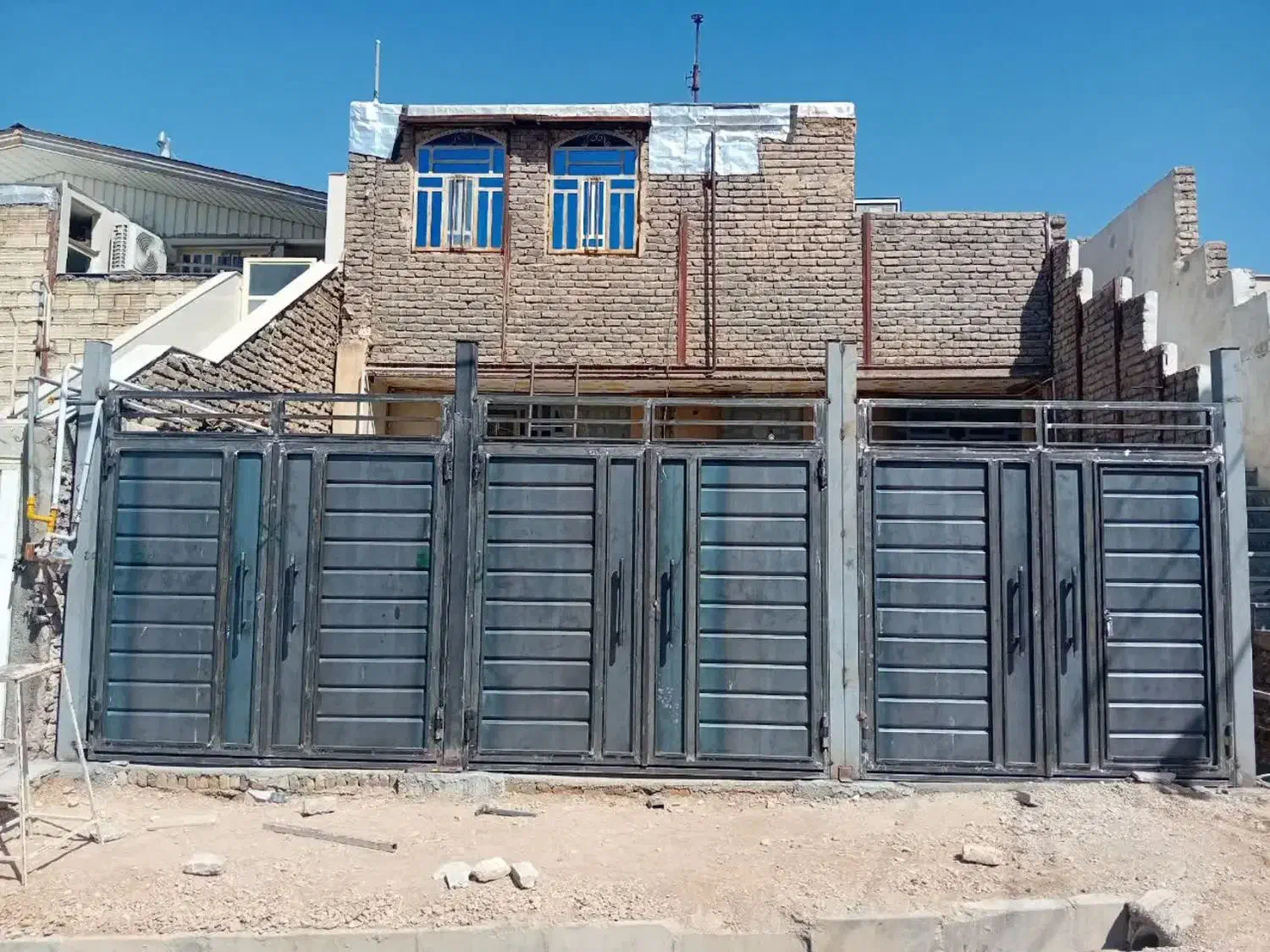 کارگاه جوشکاری و درب و پنجره سازی پیروز|خدمات پیشه و مهارت|خرم‌آباد, |دیوار