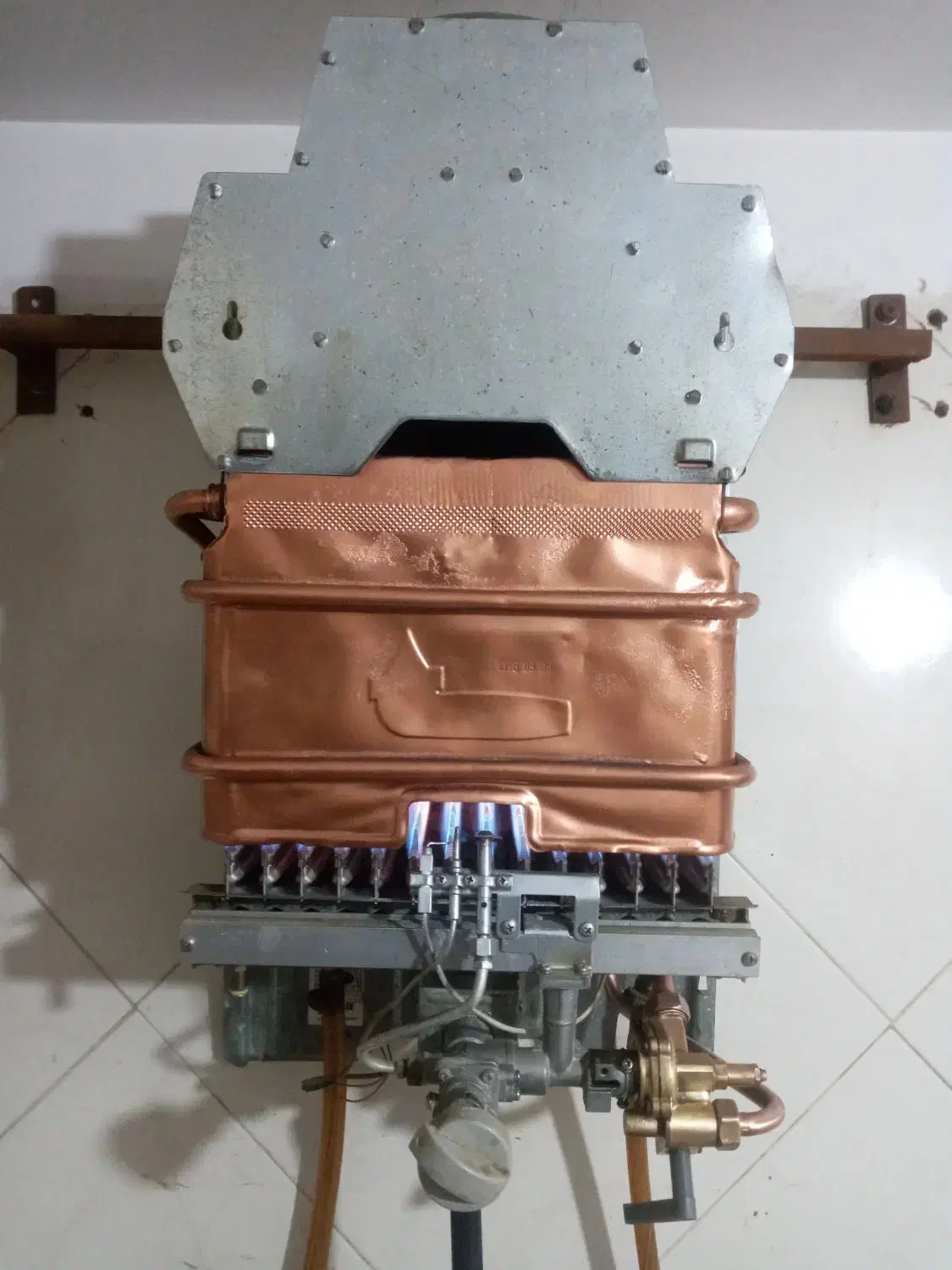 آبگرمکن دیواری بوتان ۳۱۱۵کم فشار درحد|آبگرمکن، پکیج، شوفاژ|کرج, حسین آباد (اکبر آباد)|دیوار