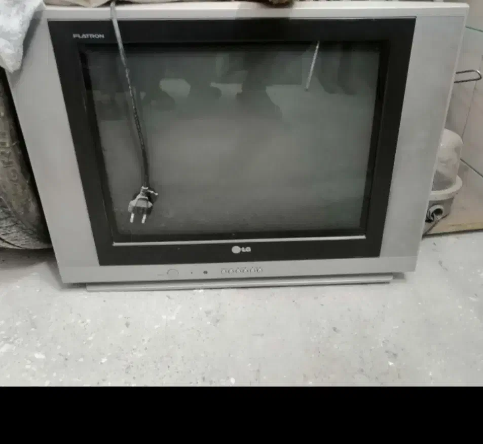 تلویزیون ۲۱اینچ ال جی نقره ای کاملا نو|تلویزیون و پروژکتور|کرمان, |دیوار