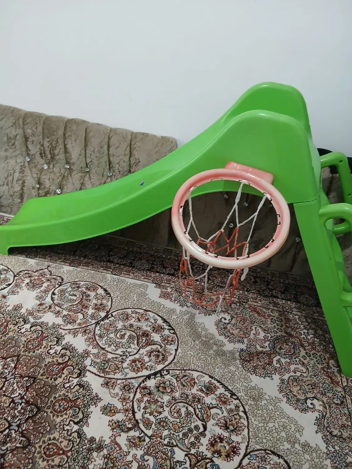 سرسره|اسباب‌‌بازی|صومعه‌سرا, |دیوار