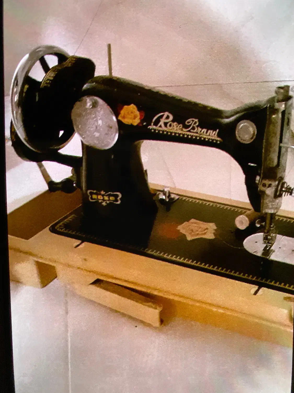 چرخ خیاطی دستی|چرخ خیاطی و ریسندگی|رشت, چمارسرا|دیوار