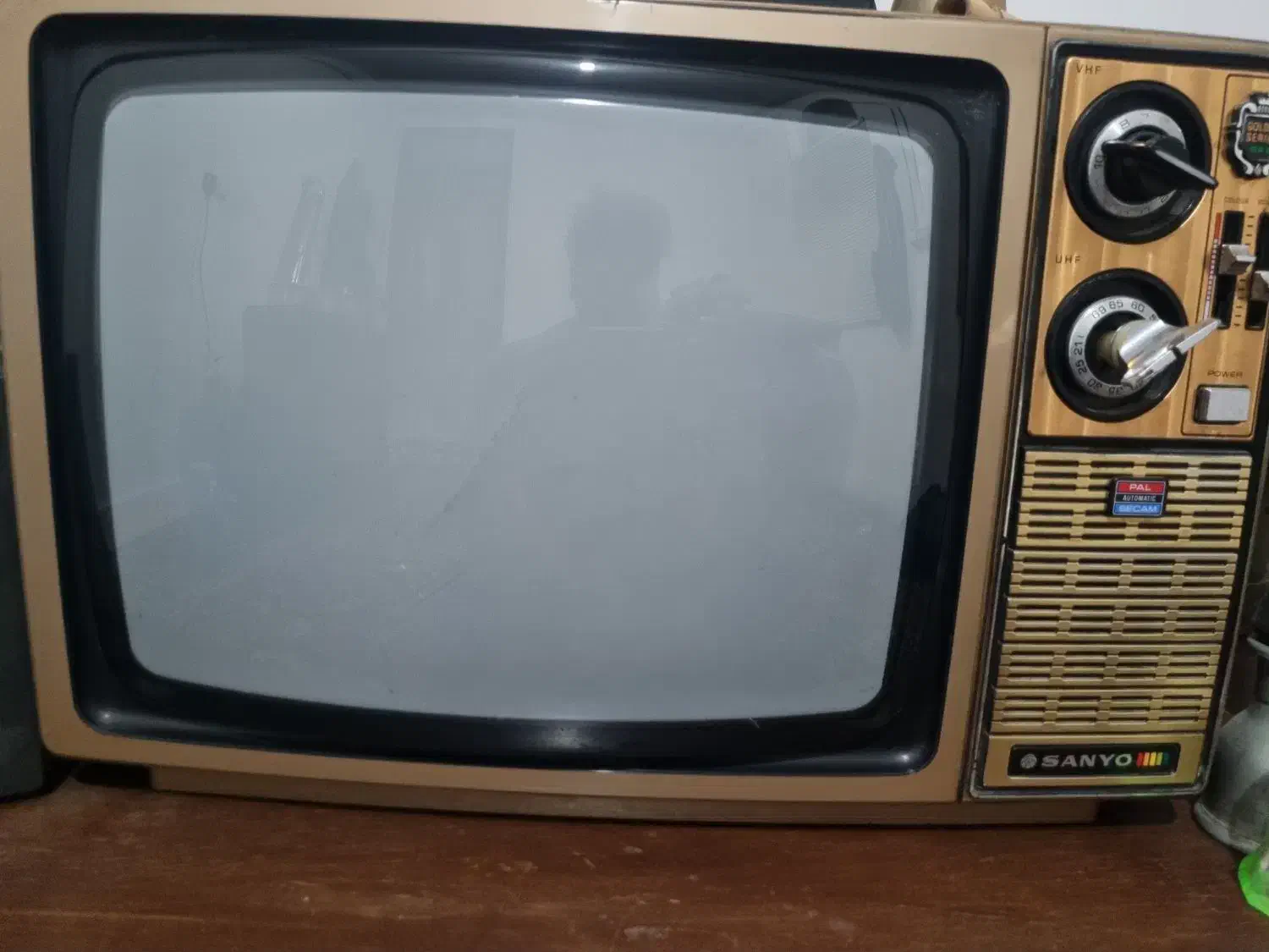 تلوزیون قدیمی|تلویزیون و پروژکتور|ملایر, |دیوار