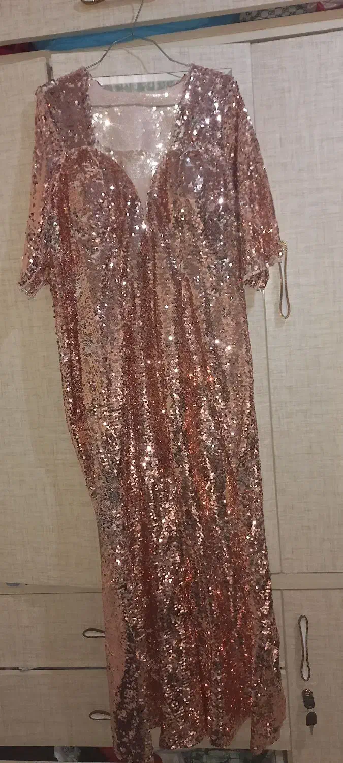 لباس پولکی|لباس|رباط‌کریم, رباط‌کریم|دیوار