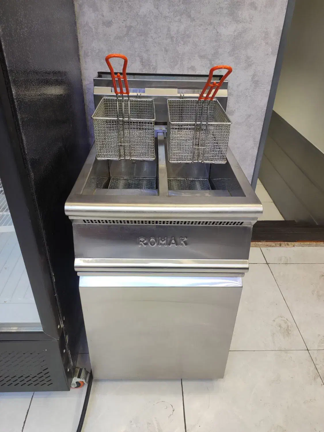 سرخ کن روماک|کافیشاپ و رستوران|قم, تولید دارو و یخچال|دیوار