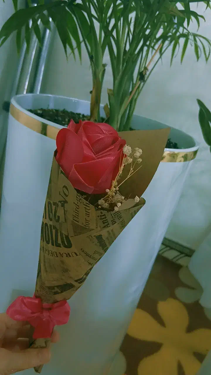 گل.|گل مصنوعی|رشت, کوی امام رضا|دیوار