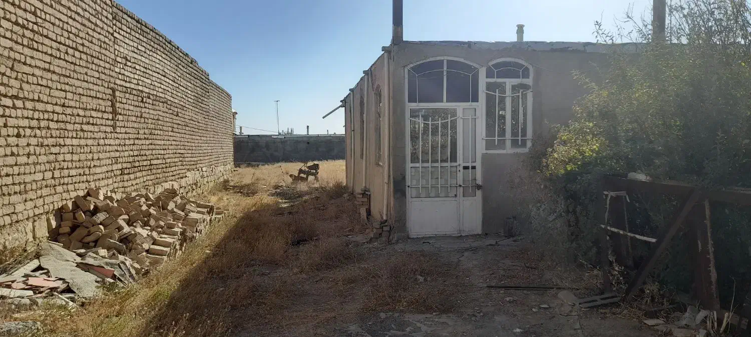 خانه ویلایی در روستای تلخاب اراک|فروش خانه و ویلا|قم, دروازه چوبی|دیوار
