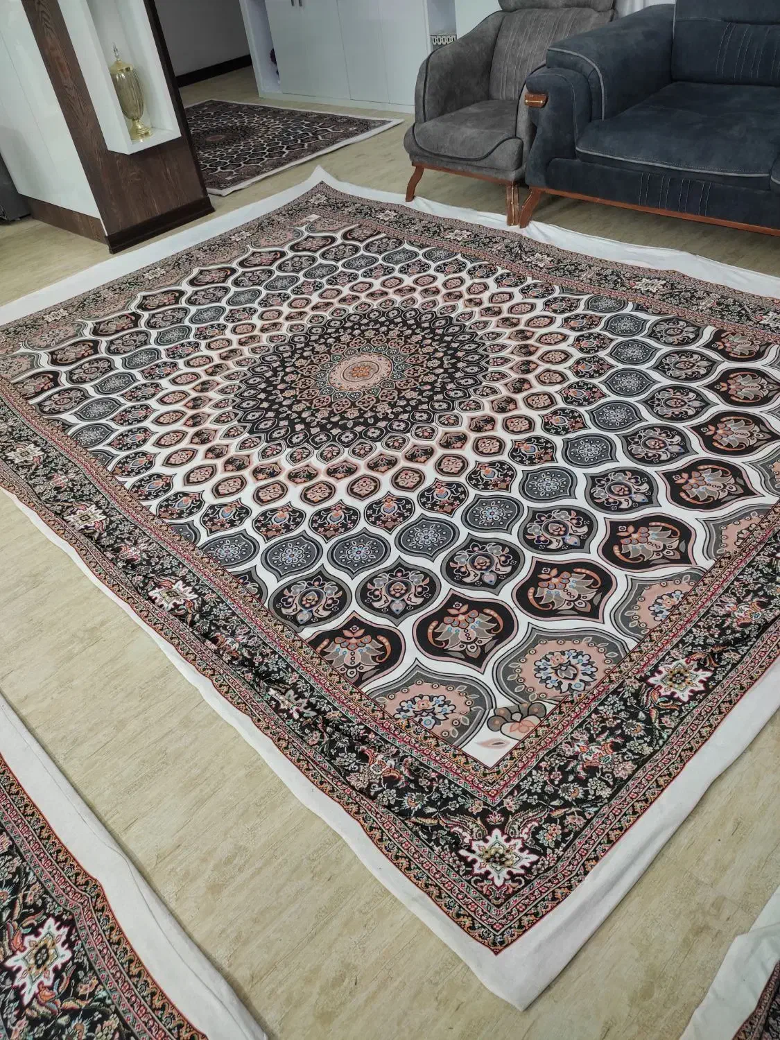 فرش با نخ ابریشم طرح جدید|فرش|زاهدان, |دیوار