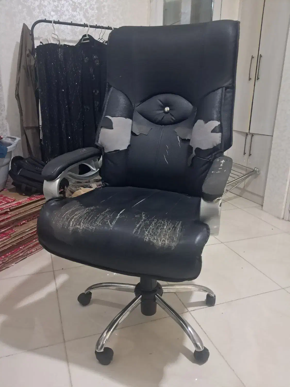 صندلی چرخ دار|صندلی و نیمکت|اهواز, کمپلو شمالی|دیوار