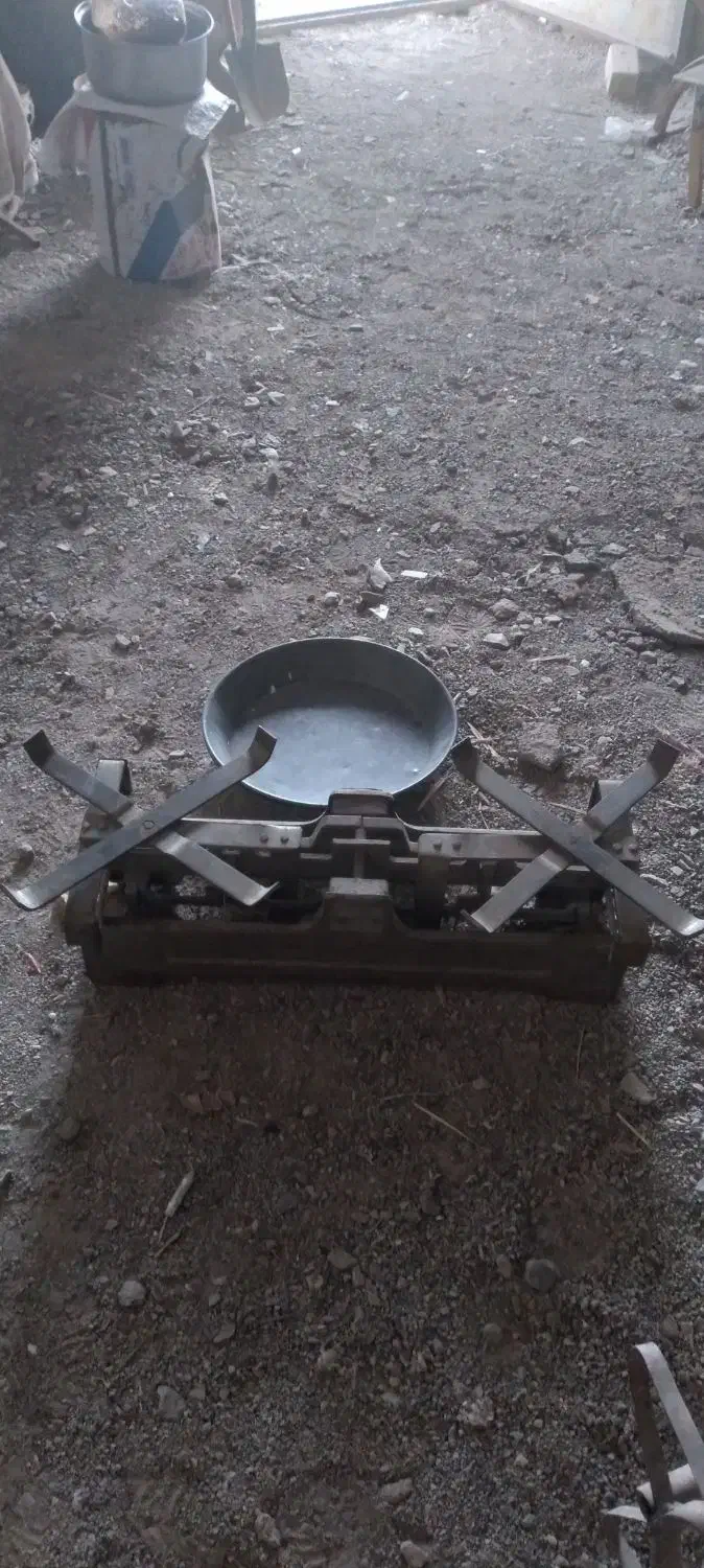 یک عدد ترازوی ۲۰ کیلوی عتیقه قدیمی|کلکسیون اشیاء عتیقه|سبزوار, قصبه غربی|دیوار