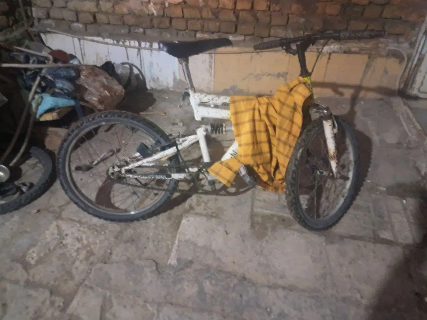 دوچرخه 20 کمک دار|دوچرخه، اسکیت، اسکوتر|تربتحیدریه, منظر|دیوار