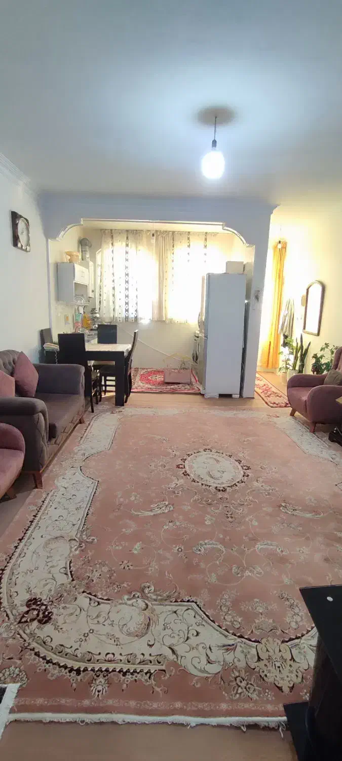 60متری یکخوابه/طبقه بالای همکف