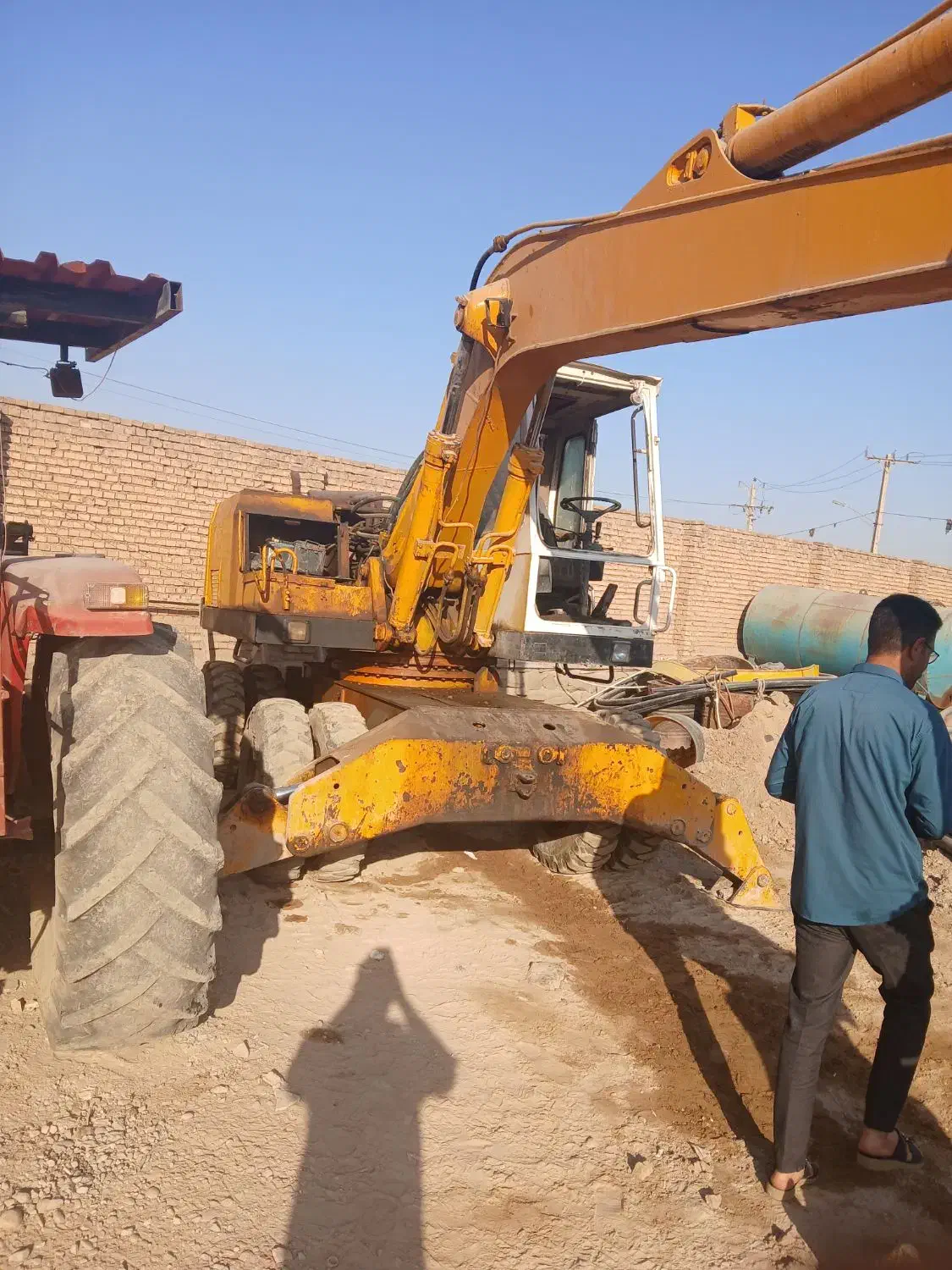 بیل مکانیکی HE100|خودرو سنگین|اهواز, علی آباد|دیوار