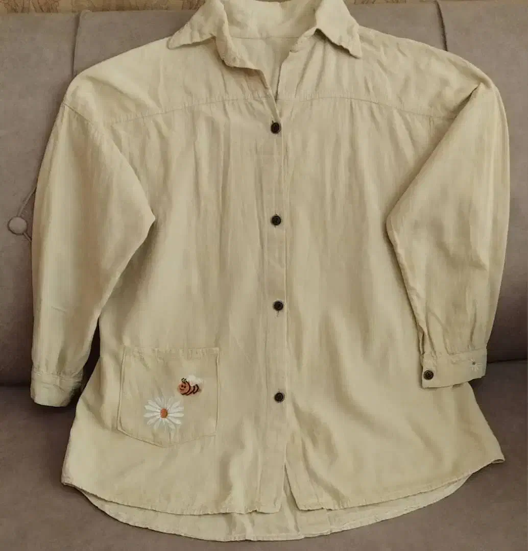 تعدادی لباس|لباس|اراک, |دیوار