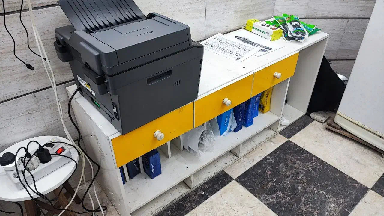 فروش ویترین شیشه ای و اجناس مغازه به قیمت خرید|فروشگاه و مغازه|شیراز, شهرک رضوان|دیوار