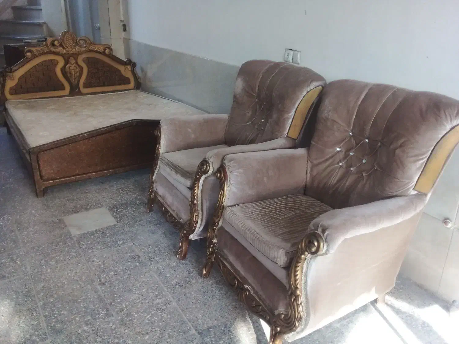 تخت ۲ نفره چوبی بهمراه ۲ عدد مبل|تخت و سرویس خواب|دابودشت, |دیوار