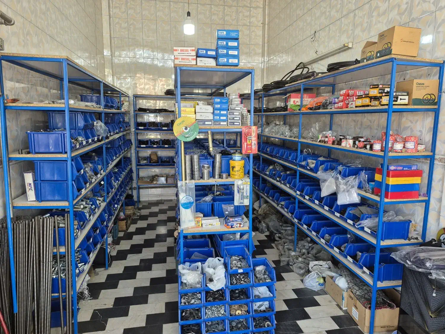 فروش فوری پیچ مهره.بلبرینگ.کاسه نمد.تسمه.یاتاقان|قطعات یدکی و لوازم جانبی|ایلخچی, |دیوار