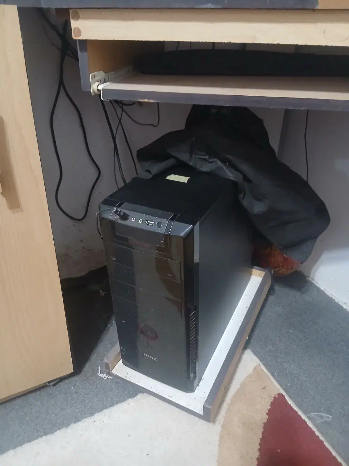 کامپیوتر سالم وتمیز|رایانه رومیزی|آستانه اشرفیه, |دیوار