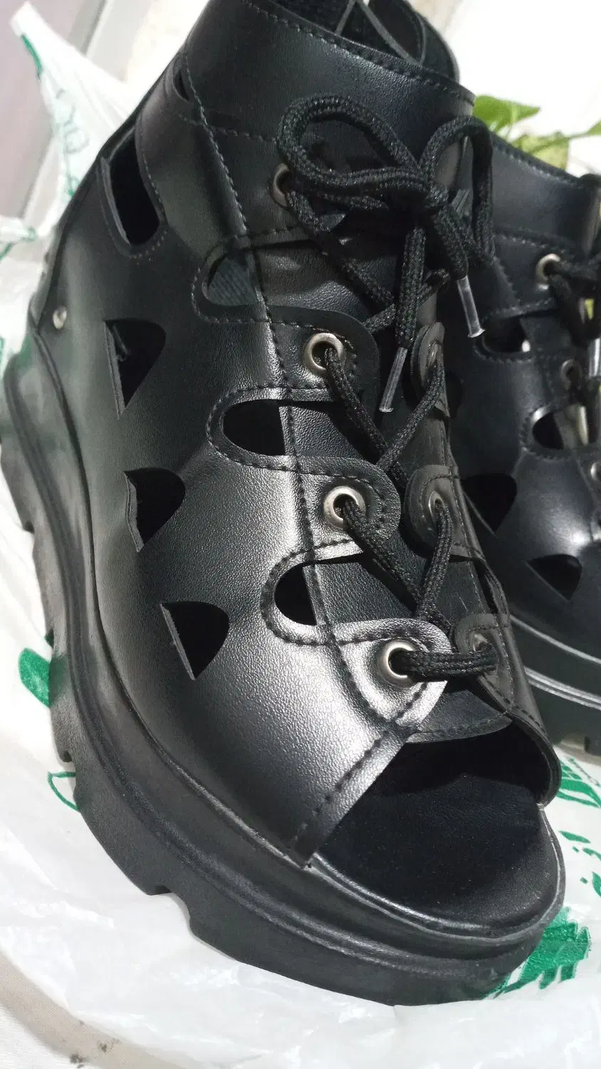 لژ مخفی|کیف، کفش، کمربند|قم, پامنار|دیوار