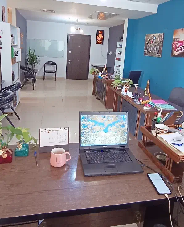 اجاره ساعتی فضای کاری و اتاق جلسه و کلاس های خصوصی|اجارهٔ کوتاه‌مدت دفتر کار و فضای آموزشی|مشهد, عامل|دیوار