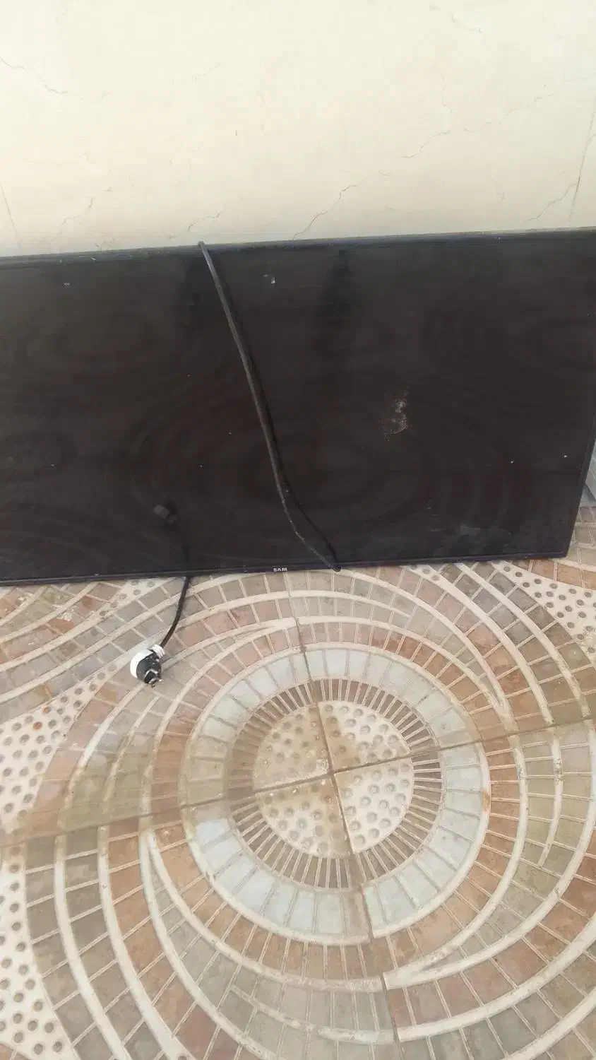 تلوزیون۴۳نیازبه تعمیر|تلویزیون و پروژکتور|مرند, |دیوار