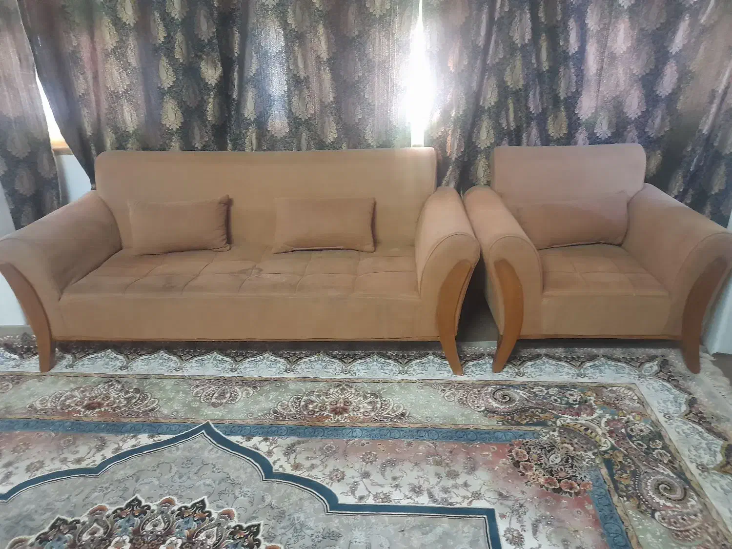 سرویس مبل ۷ نفره درحد نو ب دلیل کم بود جا میفروشم|مبلمان خانگی و میز عسلی|تفت, |دیوار
